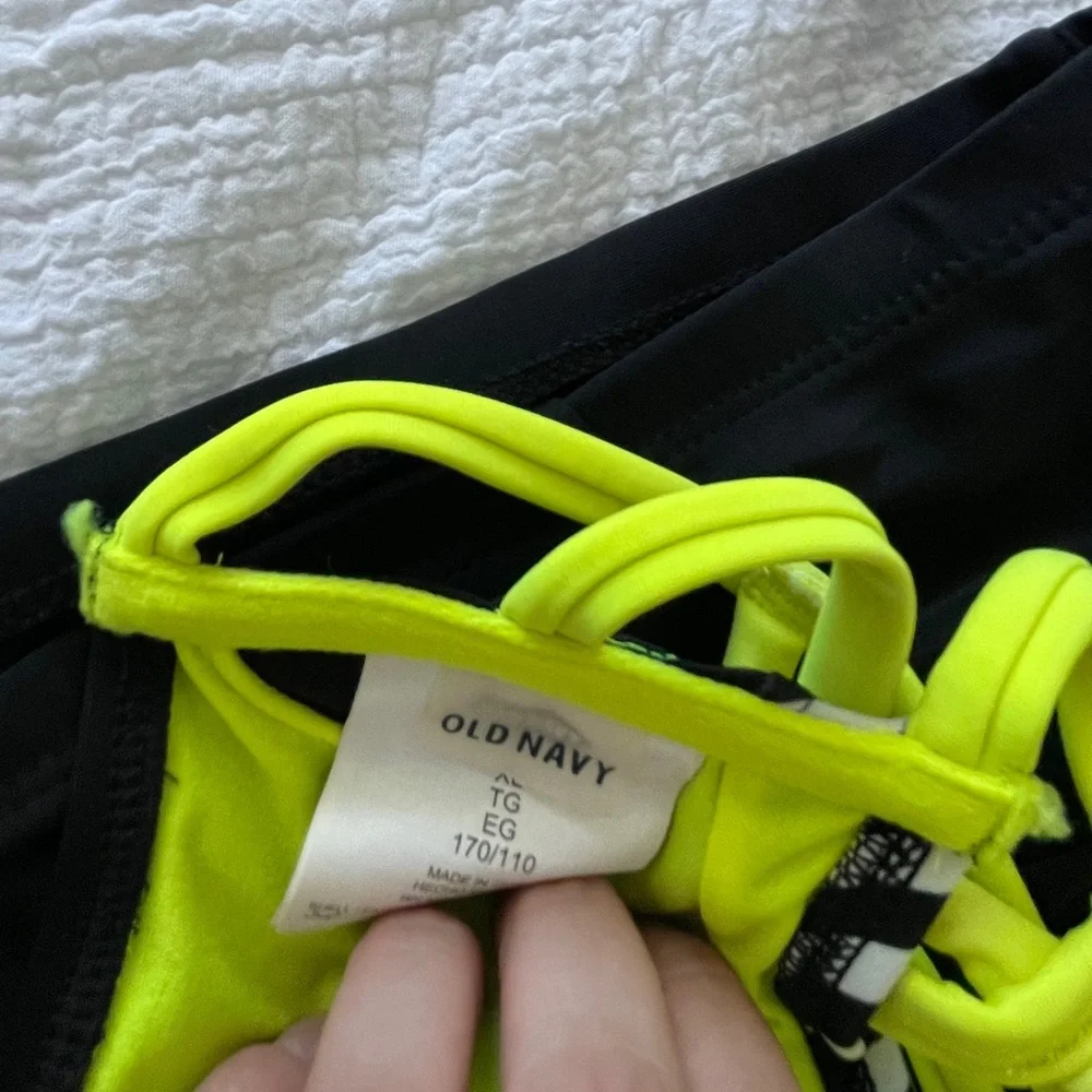 Neon Yellow and Black Swimsuit Top Size‎ XL